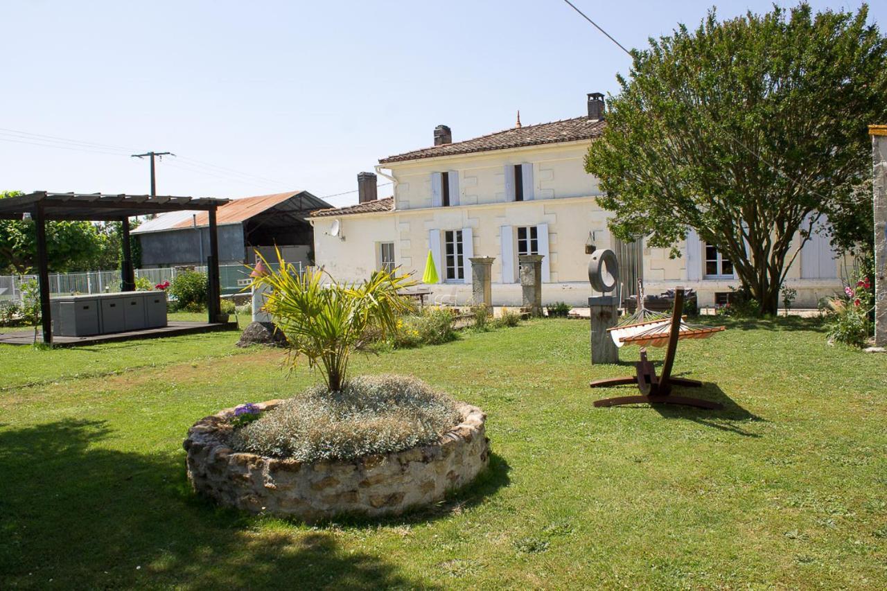 Le Charhido Bed & Breakfast Saint-Fort-sur-Gironde Exterior photo