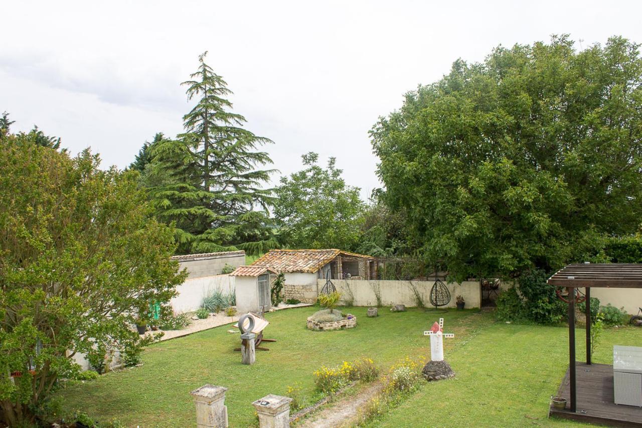 Le Charhido Bed & Breakfast Saint-Fort-sur-Gironde Exterior photo